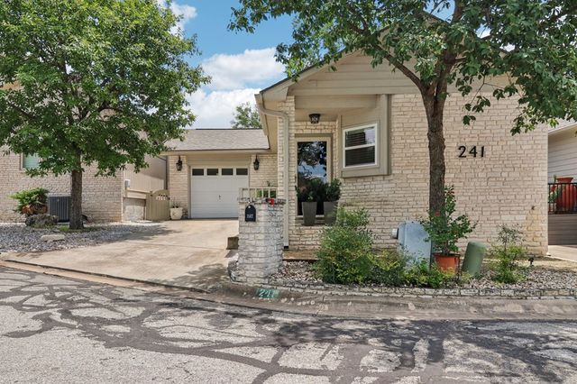 241 Old Oaks Path, Kerrville, TX 78028