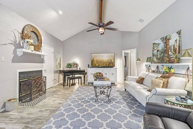 241 Old Oaks Path, Kerrville, TX 78028