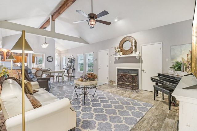241 Old Oaks Path, Kerrville, TX 78028