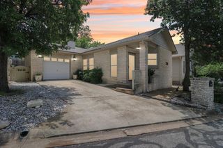 241 Old Oaks Path, Kerrville, TX 78028