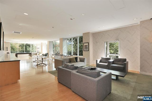 600 12th Street 810, Palisades Park, NJ 07650