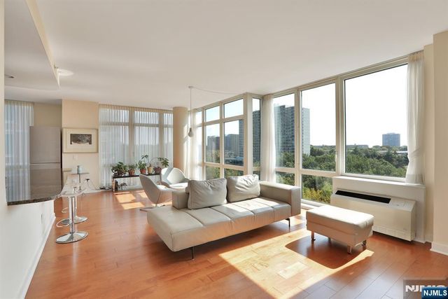 600 12th Street 810, Palisades Park, NJ 07650