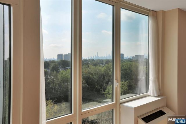 600 12th Street 810, Palisades Park, NJ 07650