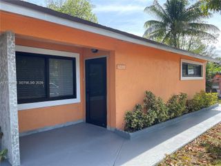 1220 NE 116th St 1222, Miami, FL 33161