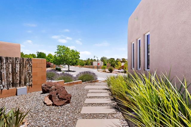 1522 Calle Redondo, Santa Fe, NM 87505