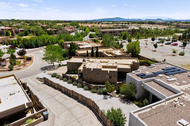 1522 Calle Redondo, Santa Fe, NM 87505