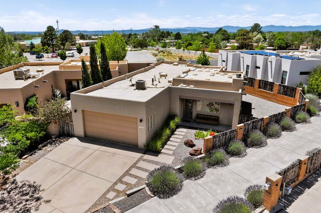 1522 Calle Redondo, Santa Fe, NM 87505