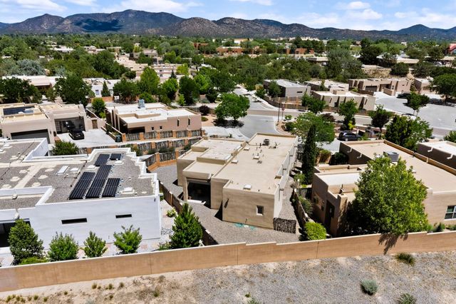 1522 Calle Redondo, Santa Fe, NM 87505