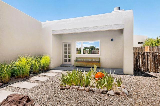 1522 Calle Redondo, Santa Fe, NM 87505