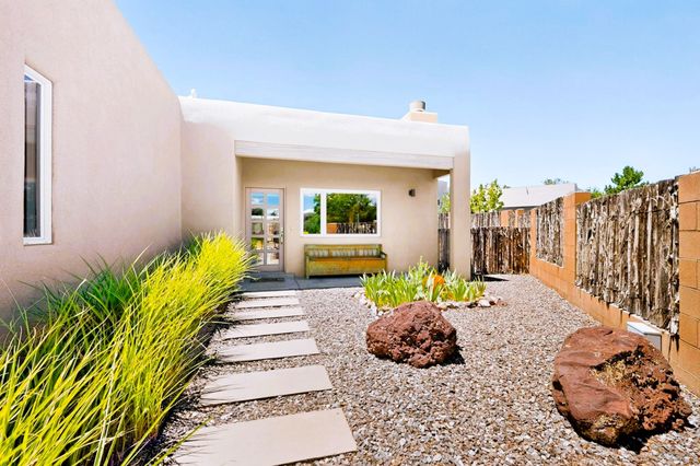 1522 Calle Redondo, Santa Fe, NM 87505