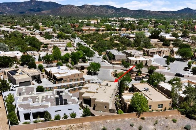 1522 Calle Redondo, Santa Fe, NM 87505