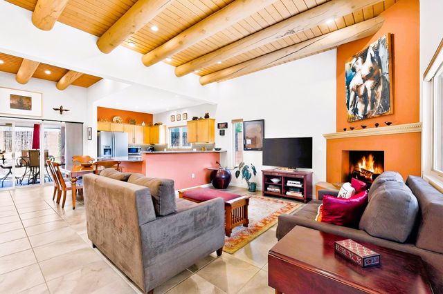 1522 Calle Redondo, Santa Fe, NM 87505