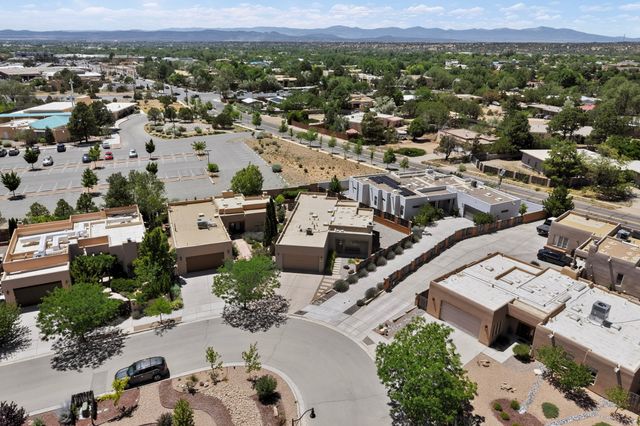 1522 Calle Redondo, Santa Fe, NM 87505