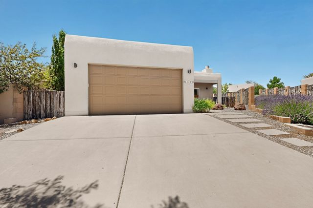 1522 Calle Redondo, Santa Fe, NM 87505