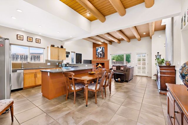1522 Calle Redondo, Santa Fe, NM 87505