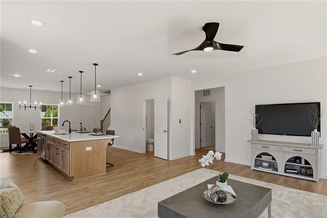 5375 Parsons Street 1043, Pfafftown, NC 27040