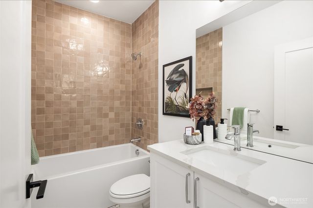 1713 17th Avenue, Seattle, WA 98122