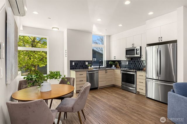 1713 17th Avenue, Seattle, WA 98122