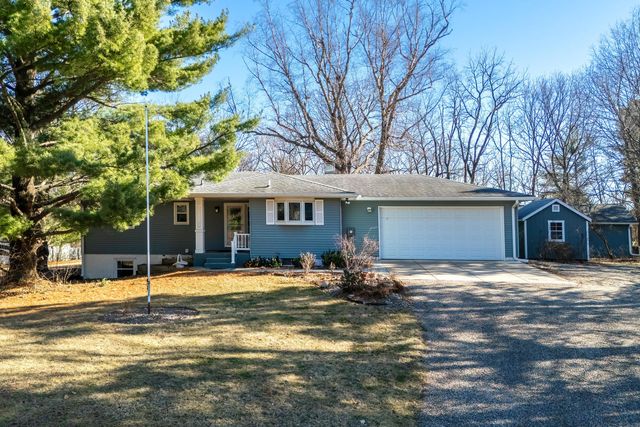 7 Sandpiper Drive, Blue Grass, IA 52726