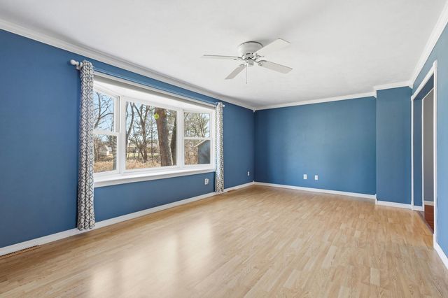 7 Sandpiper Drive, Blue Grass, IA 52726