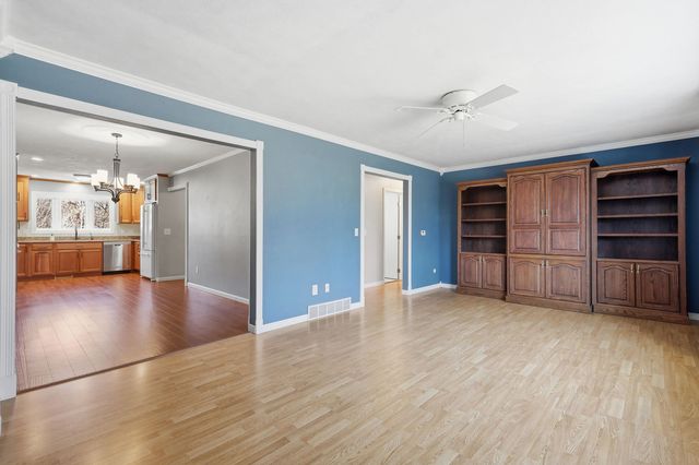 7 Sandpiper Drive, Blue Grass, IA 52726