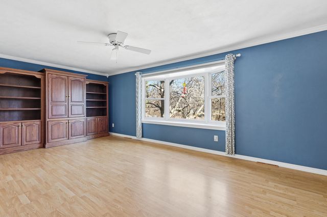 7 Sandpiper Drive, Blue Grass, IA 52726