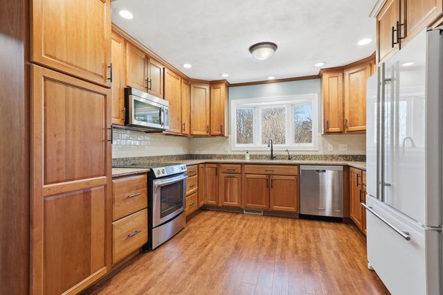 7 Sandpiper Drive, Blue Grass, IA 52726