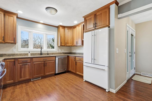 7 Sandpiper Drive, Blue Grass, IA 52726