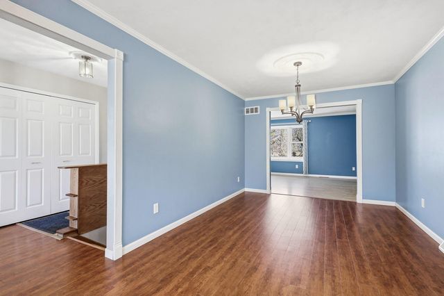 7 Sandpiper Drive, Blue Grass, IA 52726