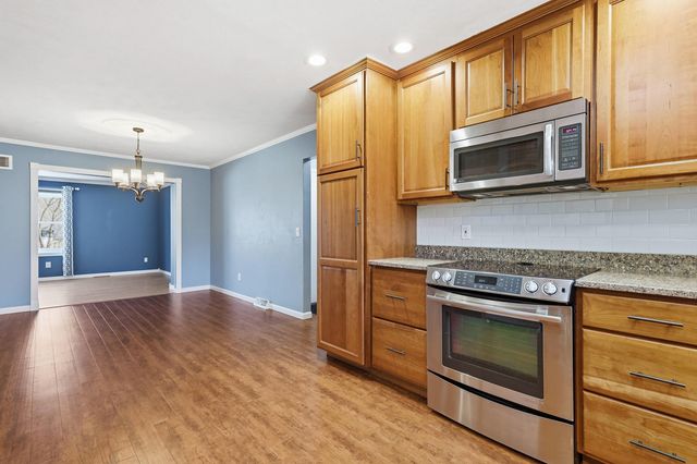 7 Sandpiper Drive, Blue Grass, IA 52726