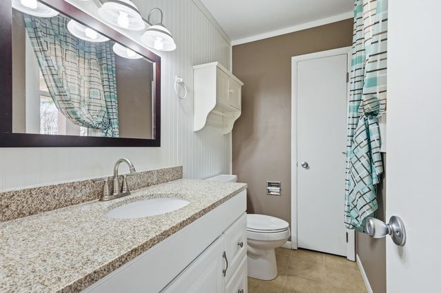 7 Sandpiper Drive, Blue Grass, IA 52726