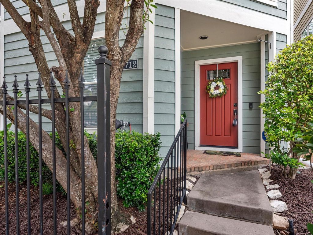 1712 Bevis Street, Houston, TX 77008