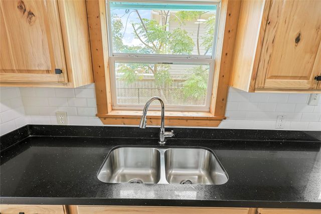 5919 Avenue R, Galveston, TX 77551