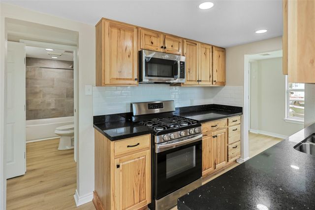 5919 Avenue R, Galveston, TX 77551