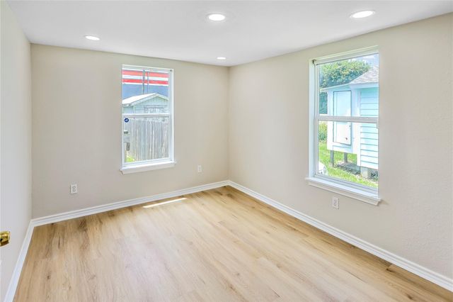 5919 Avenue R, Galveston, TX 77551