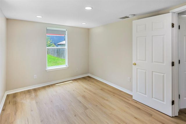 5919 Avenue R, Galveston, TX 77551