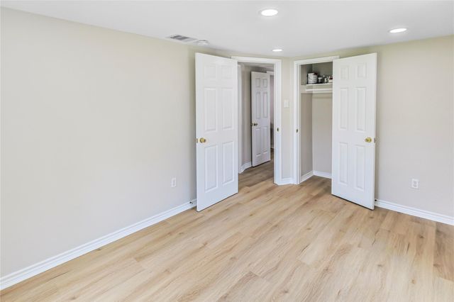 5919 Avenue R, Galveston, TX 77551