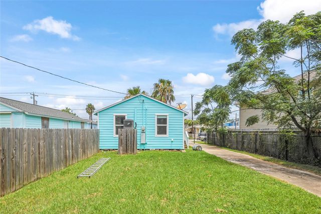 5919 Avenue R, Galveston, TX 77551