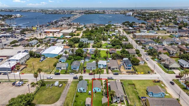 5919 Avenue R, Galveston, TX 77551