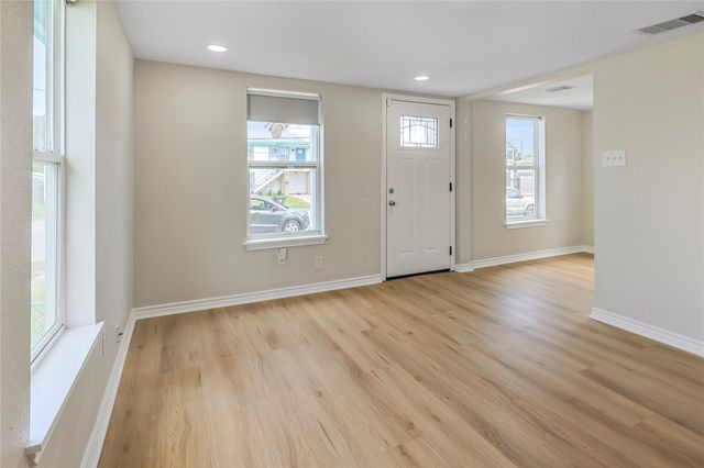 5919 Avenue R, Galveston, TX 77551