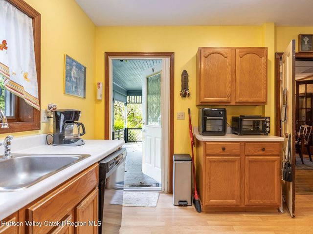 123 Vineyard Avenue, Highland, NY 12528