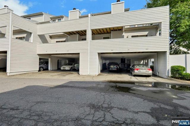812 Topsail Lane, Secaucus, NJ 07094