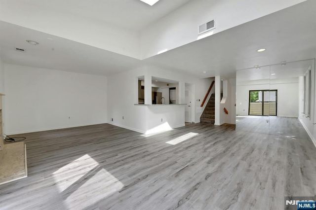 812 Topsail Lane, Secaucus, NJ 07094