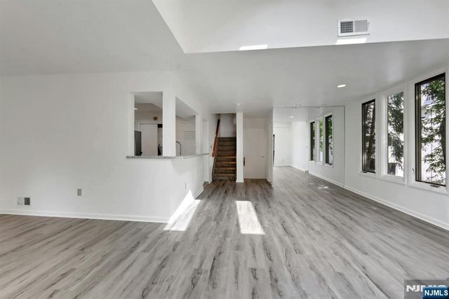 812 Topsail Lane, Secaucus, NJ 07094