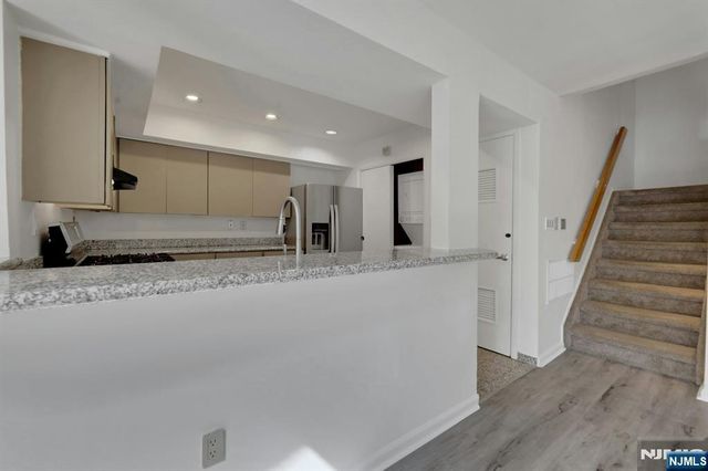 812 Topsail Lane, Secaucus, NJ 07094