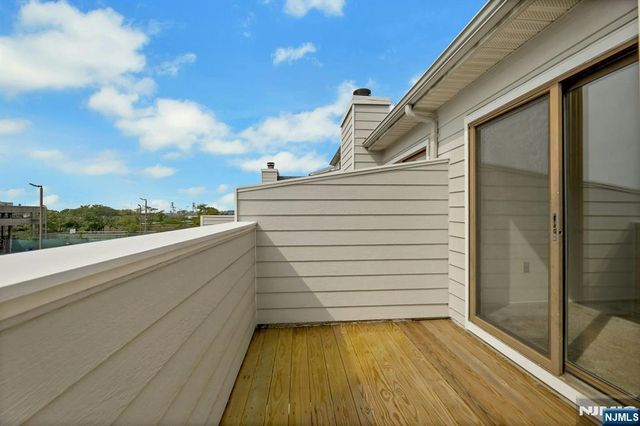 812 Topsail Lane, Secaucus, NJ 07094