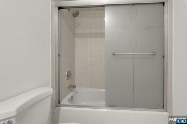 812 Topsail Lane, Secaucus, NJ 07094
