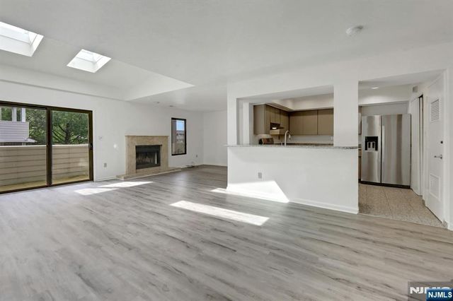 812 Topsail Lane, Secaucus, NJ 07094