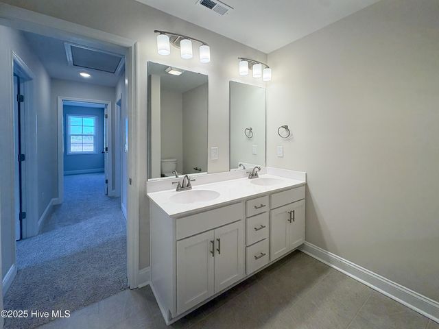 900 Wild Azalea Way, Hubert, NC 28539