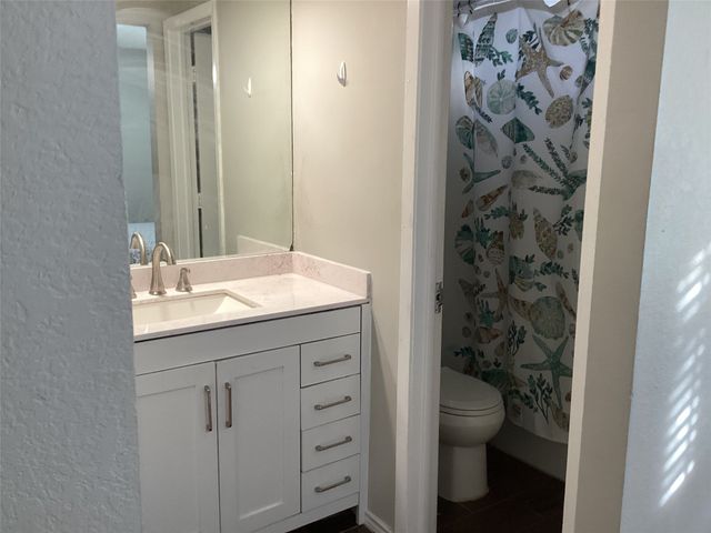 5915 Willow Branch Drive, Arlington, TX 76017